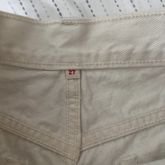 Levi’s White Denim Shorts - Picture 4 of 4